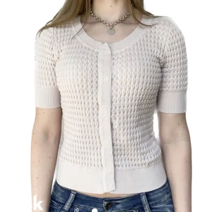 Bolero/Kofta - Jättefin! Men kommer inte till användning, har en liten fläck men går bort❤️❤️Orginalpris 250kr