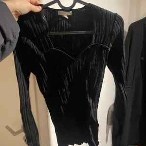 Svart långärmad tröja  - Jättefin och använd en gång