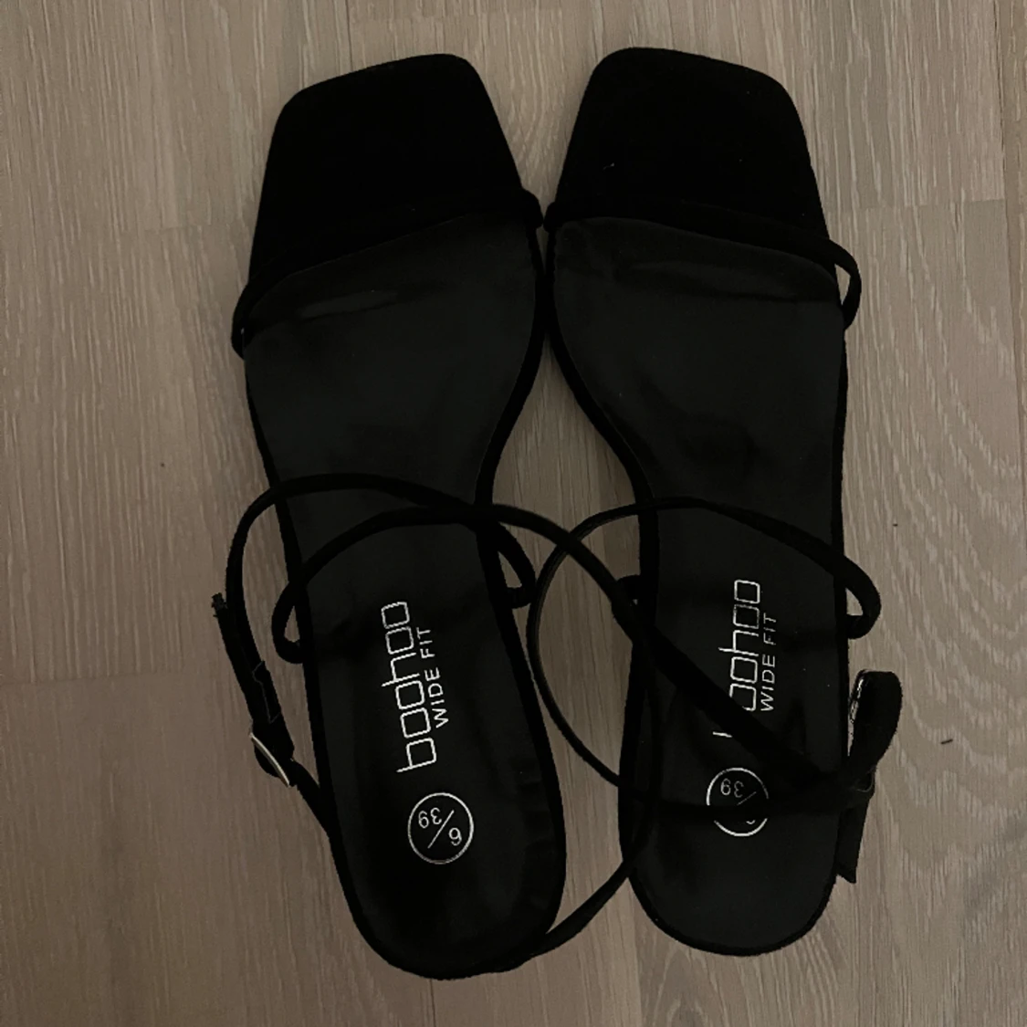 Svarta klackskor - 91