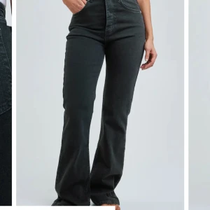 Utsvängda Jens  - Ett par utsvängda Jens i från Bik bok, storleken är Waits = 31 Length = 32. Ny pris 400kr 