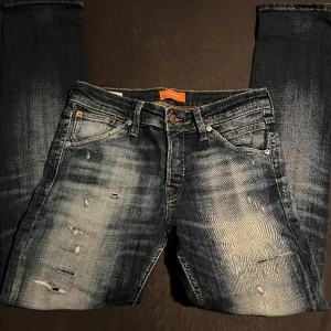 Jack and Jones jeans - Säljer då dom var små för mig, skick 10/10 nyskick. 31 i midjan och 32 i längd