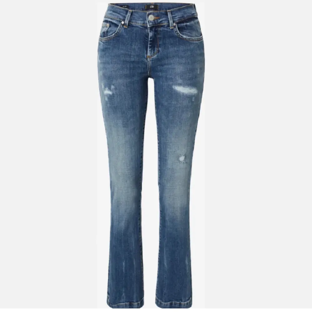 Säljer dessa jeans från ltb som är köpta här på Plick helt nya💝 De var tyvärr fel storlek och därför endast använda ett fåtal gånger. Skriv om ni har frågor! pris kan diskuteras . Jeans & Byxor.