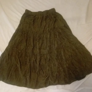 Grön kjol från shein💗 - Använd 1 gång till melanie martinez konsert jätte bra skick!!💗