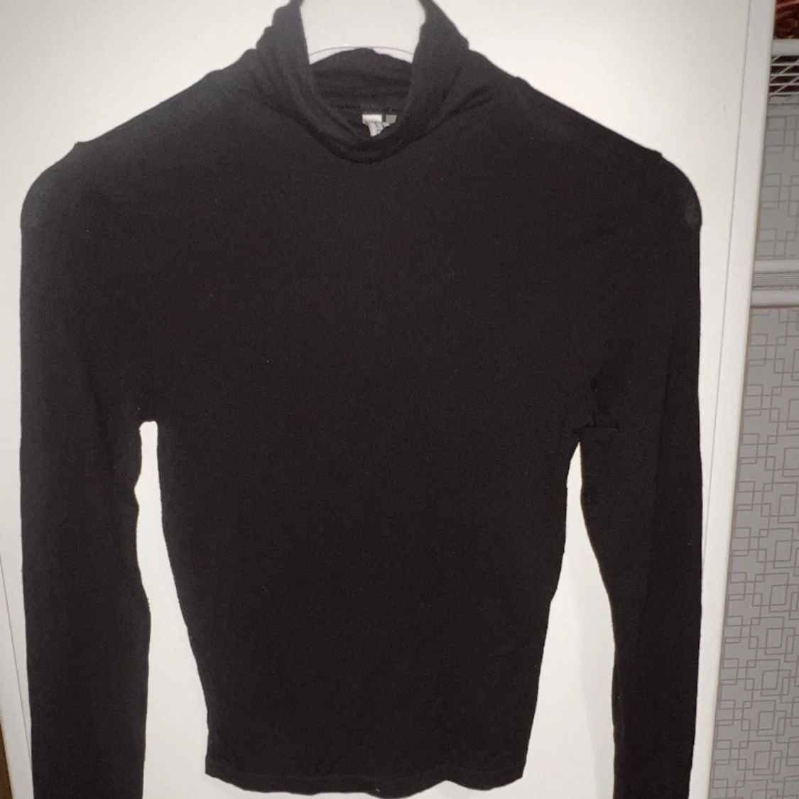 Svart polotröja
