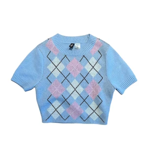 Stickad topp - Finstickad topp från H&M, fint skick. Storlek: XXS Pris: 49kr