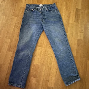 Lager 157 jeans  - Blåa jeans från lager 157, storlek W28 och L 32, byxorna är riktigt sköna men jag behöver tyvärr sälja dem på grund av att dem blev fel små för mig (skick 9/10) bara använda ett fåtal gånger