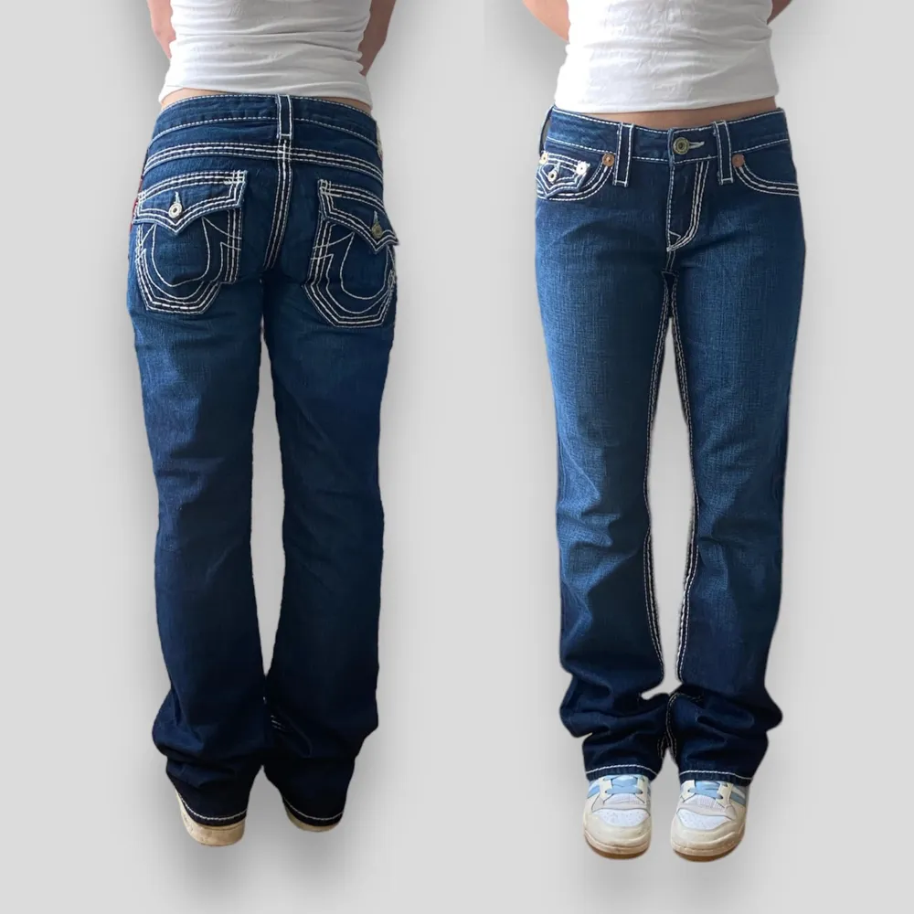 HELT nya True Religion jeans med original lappen kvar. Svårt att hitta en så här gammal modell i så här bra skick. • storlek: W30• Mått: Längd: 106cm • Innerbenslängd: 81 cm • midja: 42 cm lår: 29 cm Benöppning: 21 cm • Vid frågor, meddela här! 💙. Jeans & Byxor.