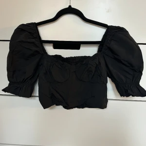 Topp - Super söt svart topp