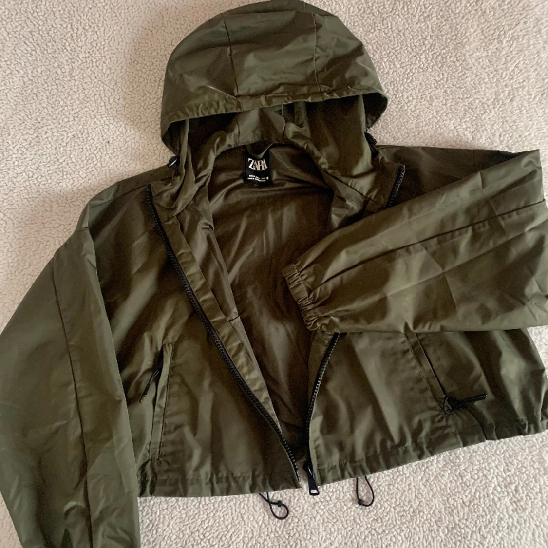 ZARA grön croppad regn/vindjacka/sportjacka - 90