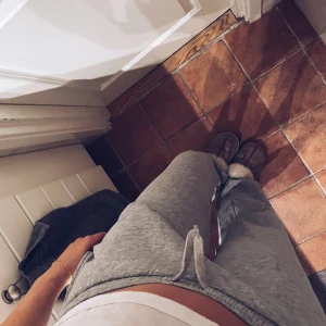 Mjukisbyxor  - Ett par super snygga långa, lågmidhade mjukisbyxor. Endast testade💖