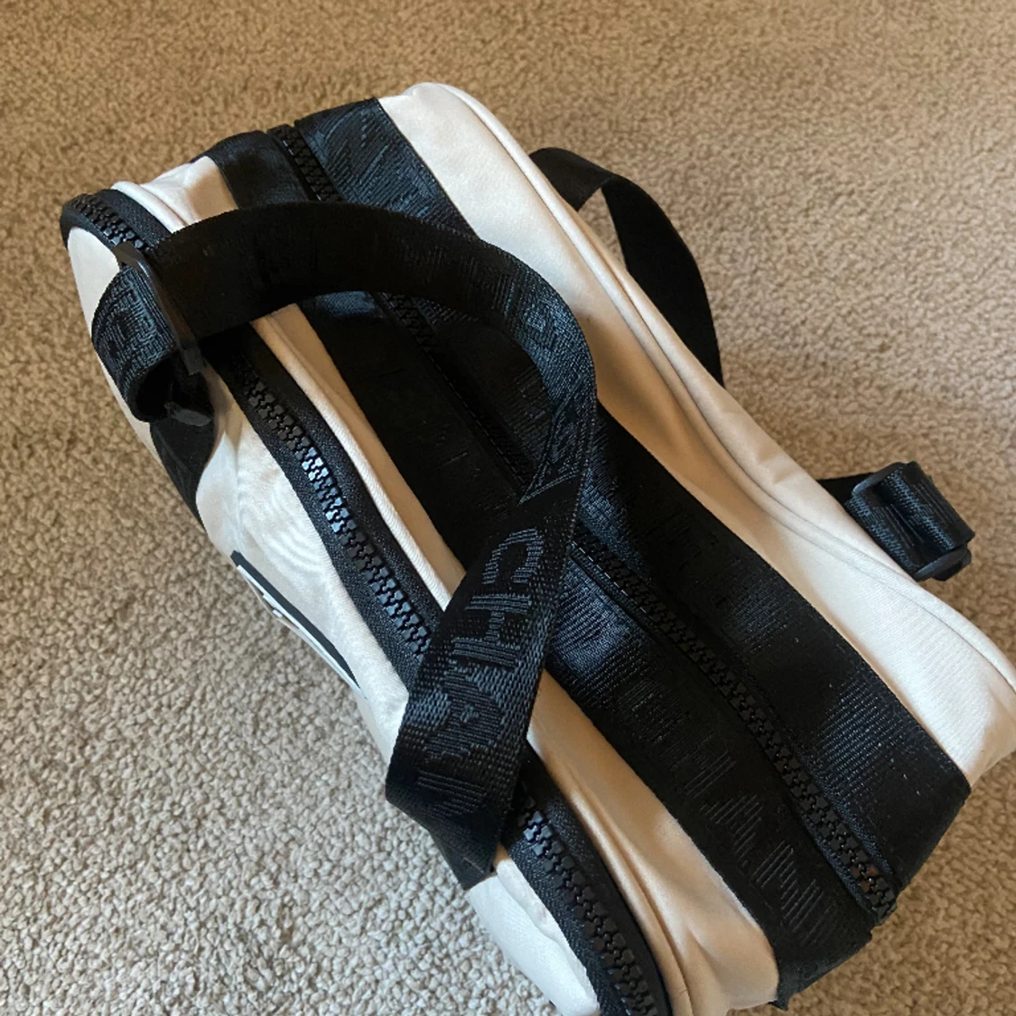 Mindre cool väska i nylon - 91