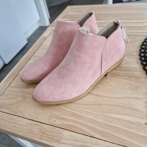 Fin skor HELT NYA  - Fin skor till dam aldrig använda. 