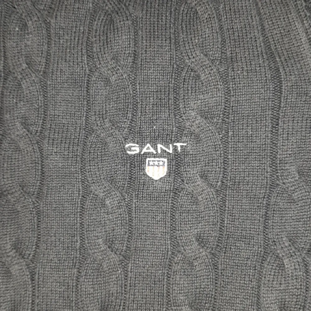 Gant tröja i storlek M använd ett fåtal gånger nypris 1400. Tröjor & Koftor.