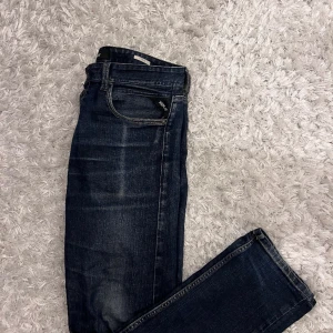 Replay Jeans - Ett par Replay Jeans, använt fåtal gånger, inga defekter. Slim passform. Går ned i pris vid snabb affär!