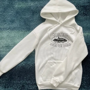 Corteiz hoodie - Tjenare! Säljer nu min Corteiz hoodie i 10/10 skick och knappt använd. Skönt och soft material, säljs ändas för att jag byter stil. OBS (rep)!