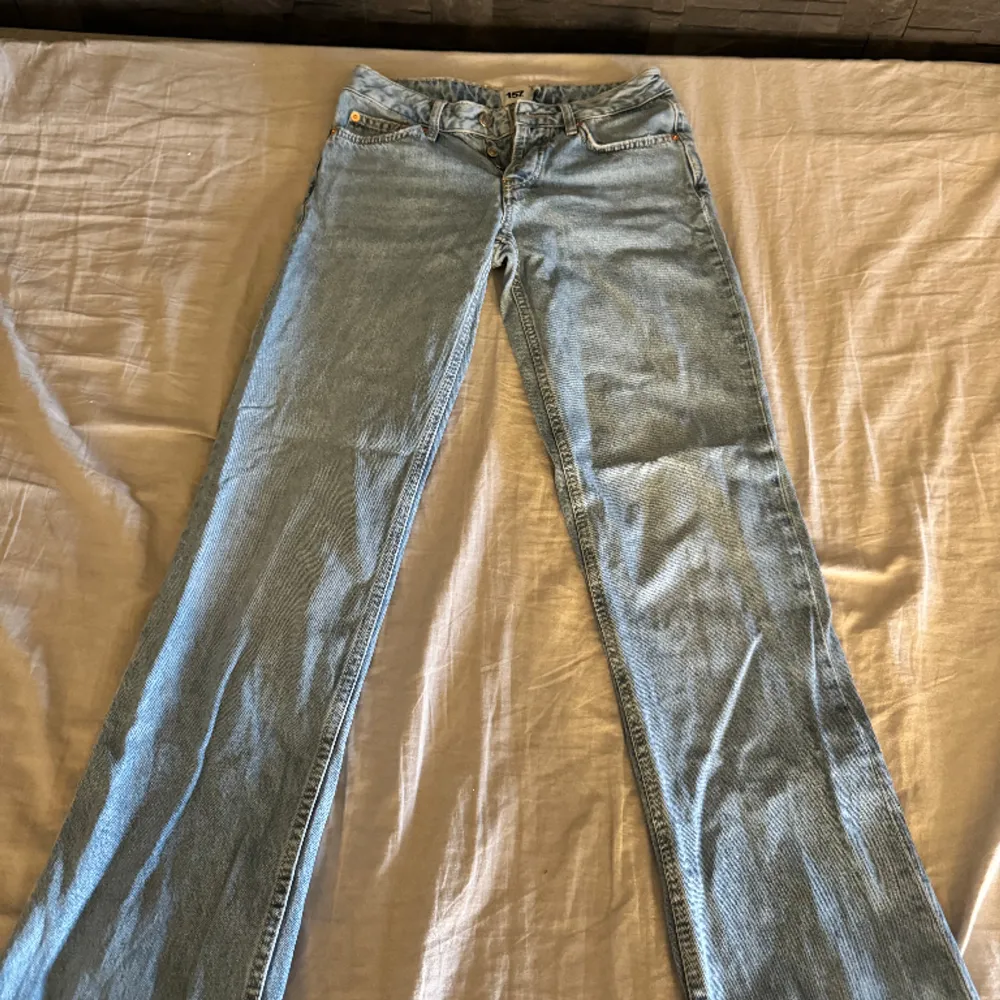 Ett par lågmidjade jeans från lager 157 knappt använda säljer för dom är för små för mig nu. . Jeans & Byxor.
