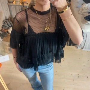 Topp - SUPER snygg!! Priset pga att ja är osäker om jag vill Sälja❤️❤️