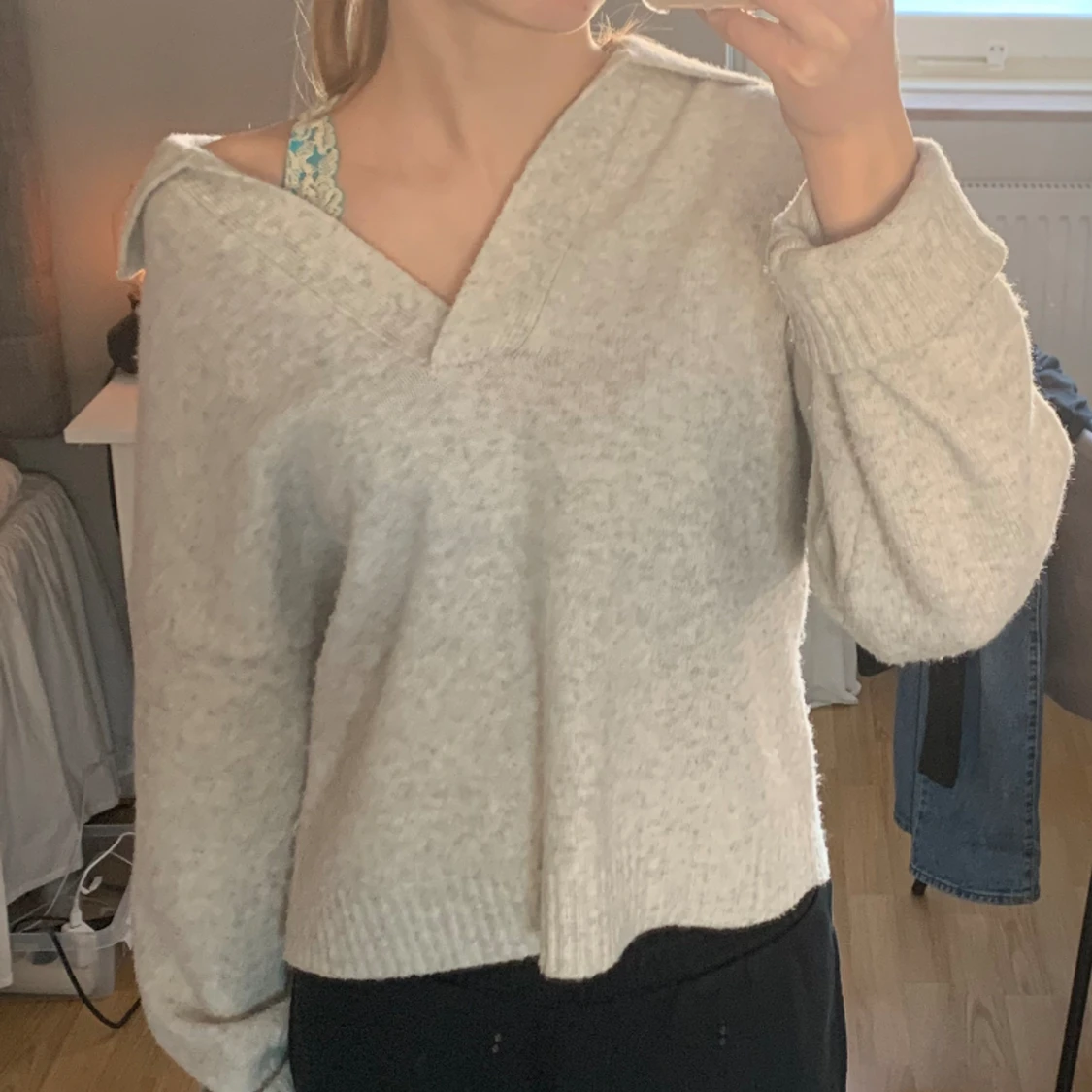 Stickad tröja med krage