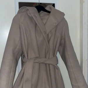 Kappa - Säljer denna kappan pågrund av att jag knappt använder den, kanske använt den 2-3 gånger.