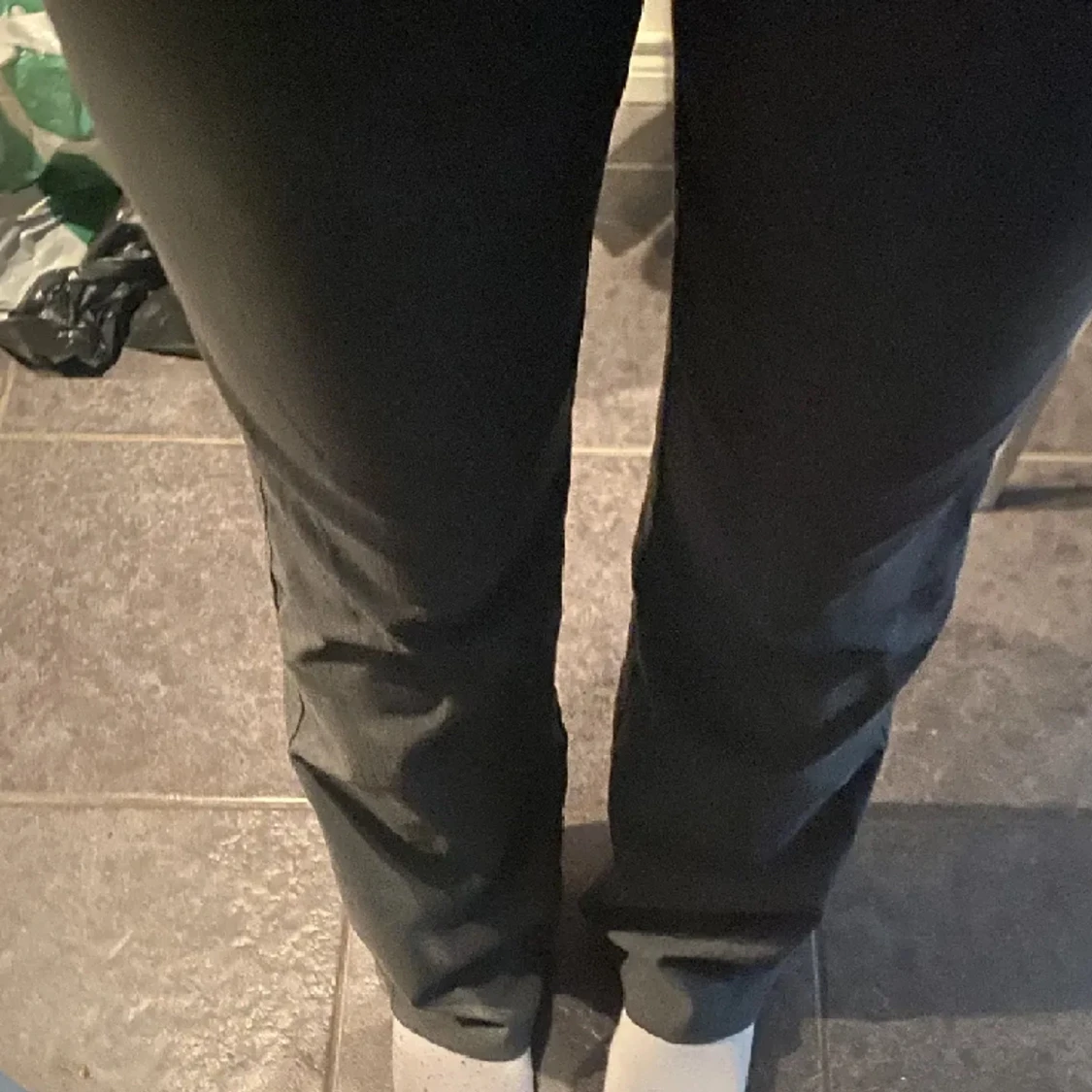 Gråa kostymbyxor  - 90