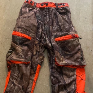 Jaktbyxor - Storlek 160. Använd några få gånger utan några skador 