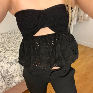 Topp - Super fin zara topp som jag säljer i både vit och svart🪩💕