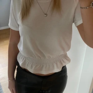 Snygg tröja - Lånad bild då den är för liten för mig! Supersnygg och passar till allt💕