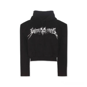 Vetements total darkness femme hoodie - 8/10 skick, inte använd på 2 år Storlek S Fler bilder finns såklart vid intresse <3 Öppen för trades