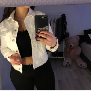 Jeansjacka vit - Från vero moda, bra skick