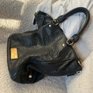 Marc jacobs väska - Marc Jacobs väska stor. Jättebra kvalitet knappt använd