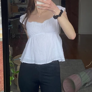 babydoll hollister topp - så söt babydoll hollister topp! använd få gånger så i fint skick☺️