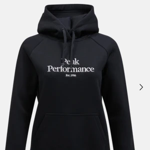 Svart peak hoodie - Använd fåtal gånger. Nypris 1300kr mitt pris 350🩷