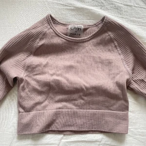 Träningströja beige - Aldrig använd! supersnygg och sitter bra! Storlek xs.
