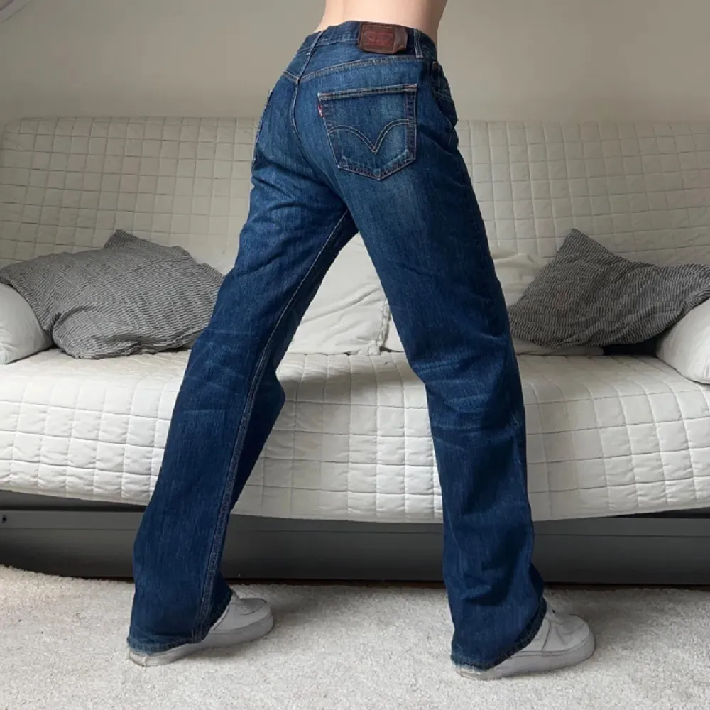 Midja: 89cm✨Innerben: 80cm✨Storlek: W36L32 (passar ungefär M/L)✨Jag på bilderna är 172cm lång💁‍♀️. Jeans & Byxor.