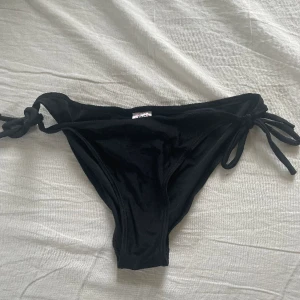 Panos emporio underdel - Bikiniunderdel från Panos emporio, nypris 699 kr, storlek xs/s! Mitt pris: 189!