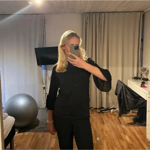 Blus - Svart blus i jätte fint skick