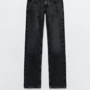 Zara Jeans  - Zara mid Rise mörkgråa  Bra skick!!! Pris kan diskuteras 