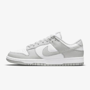 Nike dunk low retro  - Köpt för 3 veckor sedan från JD sports, bilder kan skickas vid önskemål.  Högst bud 