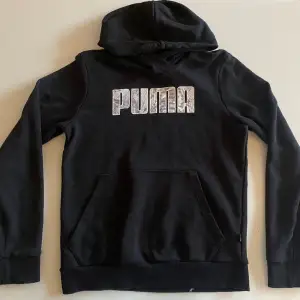 Snygg hoodie från PUMA i storlek M. 