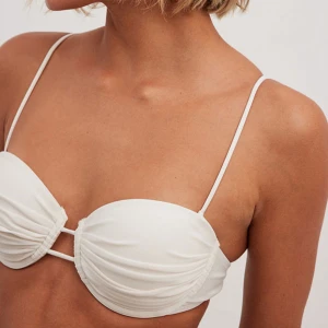 Bikini  - Säljer denna superfina bikinin från Josefine HJ kollektion för nakd, både underdel (XS) o överdel (70B) 🤍🤍 underdelen helt oanvänd med prislapp kvar, men överdelen är testad och lappen är avklippt.