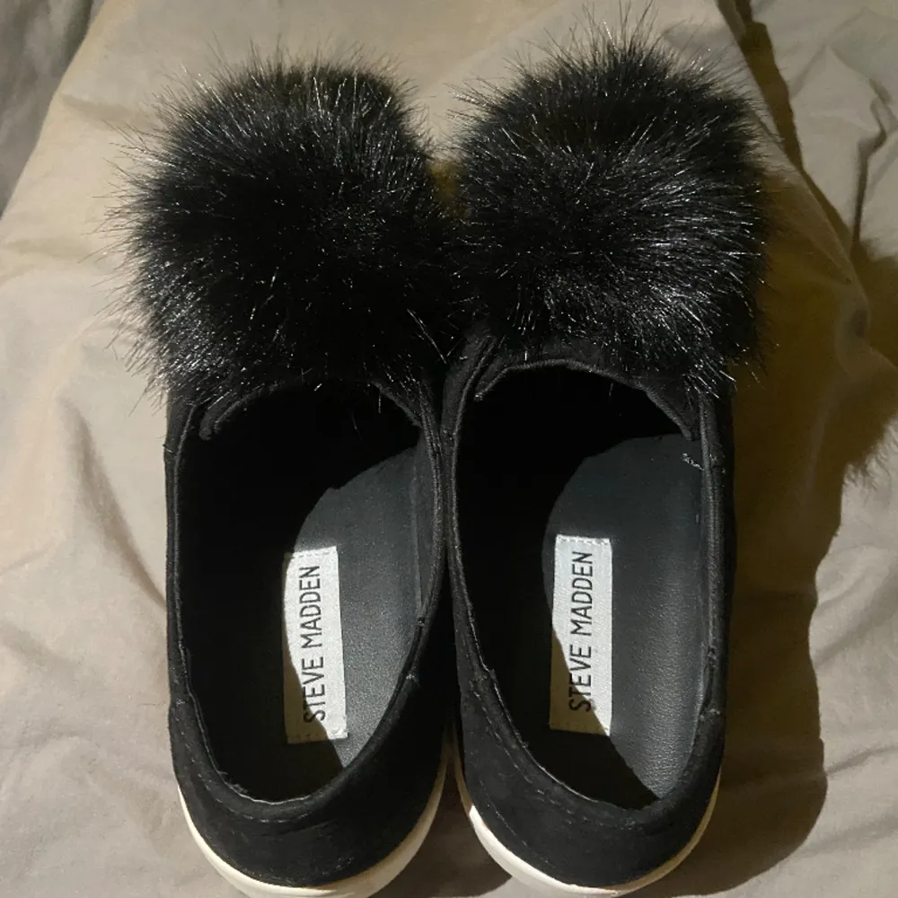 Säljer nu dessa Steve Madden skor i super bra skick då de tyvärr är för stora för mig💞 Ny pris 1100kr. Skor.