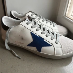 Golden goose sneakers - Golden goose sneakers i nyskick. Box, dustbag och även kvitto finns tillgängligt . Skriv för frågor.