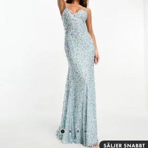 Balklänning  - Intressekoll på balklänning från ASOS, slutsåld Storlek 38 Köp direkt för 1200 Endast testad, lappar kvar