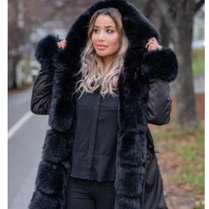 Garoff jacka (äkta päls) - Den är i bra skick och endast använd några få gånger. Köpte den i butik och den är som ny! Ord.pris 5 999 Säljer för 4000 (pris kan diskuteras)  Skriv för fler bilder!