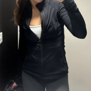 Träningströja  - Svart träningströja från oysho, storlek s/36, bra skick