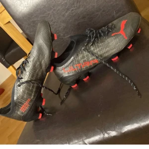 Puma Fotbollskor - Säljer mina Puma Fotbollskor  Endast använda 1 träning, skick 9/10 Nypris: 2200