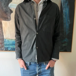 Overshirt/skjorta - Skön overshirt som är perfekt nu till våren/sommarn! Vid frågor/funderingar är det bara att skriva 