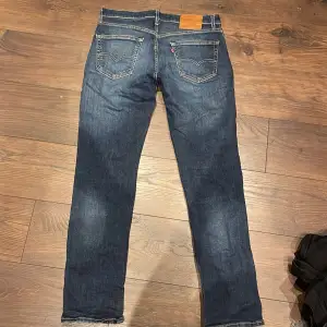 Levis jeans 511 i väldigt fint skick, inga defekter alls. Storlek W31 L32.