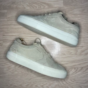 Axel Arigato - Axel Arigato Platform  Använda ett x antal gånger.  Storlek 43 EU