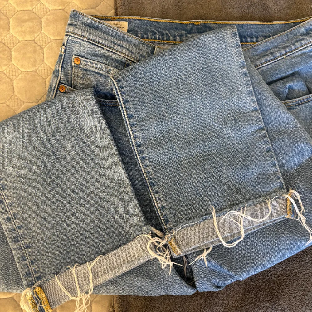 Ett par Levis jeans storlek 38, kättefina men för stora för mig. . Jeans & Byxor.